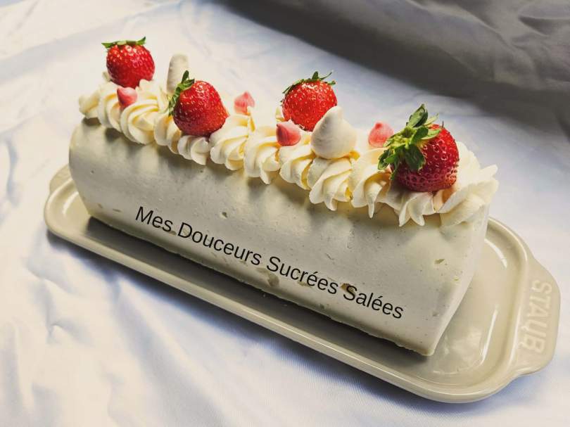 recette buche vanille fraise